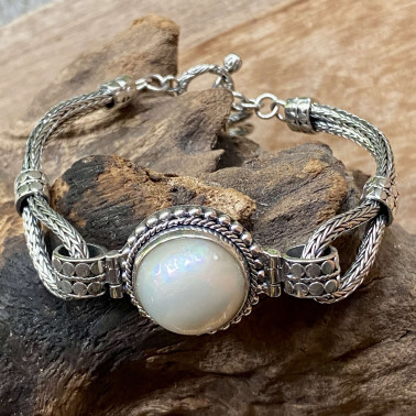 BR 15256 WPL-(HANDMADE 925 BALI SILVER FILIGREE BRACELET WITH WHITE MABE PEARL)